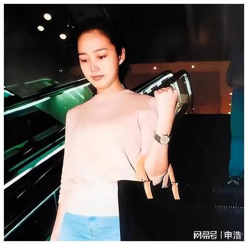 娱乐资讯女儿-{下拉词